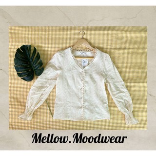 พร้อมส่ง เสื้อแขนยาว สีขาว สไตล์คาเฟ่ สายเกา AVA Laced V neck top vintage style