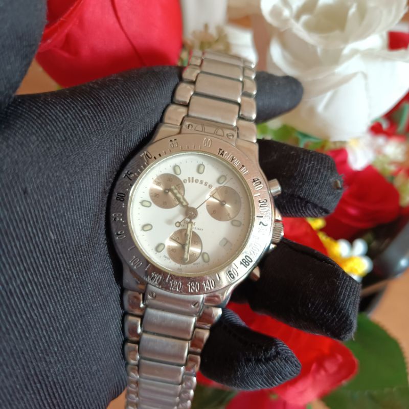 นาฬิกาแบรนด์เนมEllesseรุ่น 030074หน้าปัดสีขาวตัวเรือนสีเงินสายสแตนเลส ของแท้ 100% มือสองสภาพสวย
