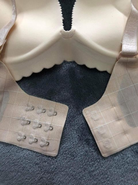 บราไร้ขอบฟองหนา ไร้โครง รุ่นใหม่ ตะขออัดกาวเรียบ - รูปที่ 4