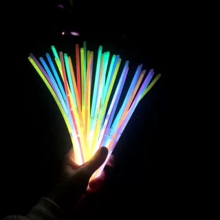 แท่งเรืองแสง กำไลเรืองแสง 100pcs แท่งหักเรืองแสง เส้นเรืองแสง แท่งไฟ คละสี พร้อมส่ง !!!!
