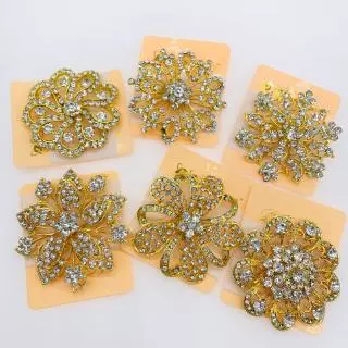 Vintage Jewelry เข็มกลัด 6cm ลายดอกไม้ แฟชั่น คลาสสิก เข็มกลัดเพชร ดอกไม้ สิทอง 1pcs