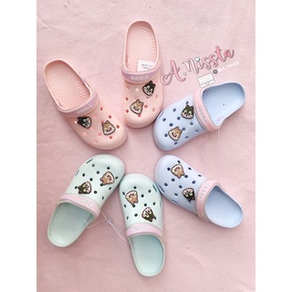 รองเท้าสไตล์คล็อค แถมตัวติดจากแบรนด์ GGGLU