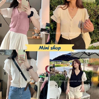 Mini shop🌸พร้อมส่ง🌸(32109) เสื้อไหมพรมแขนสั้น คอวีดีเทลแขนชีฟองระบายน่ารัก -C