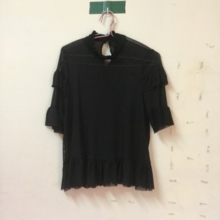 เสื้อซีทรู size M อกถึง 38 ผ้ายืดได้ แต่งระบาย