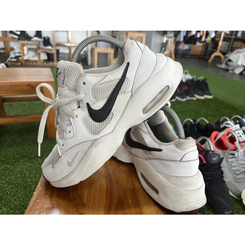รองเท้ามือสองของแท้ Nike Air Max เบอร์ 39 ยาว 25 ซม.
