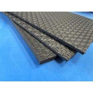 แผ่นยาง EVA สีดำมีลายหนา 5-10 มิล ขนาด 30x60 เซนติเมตร