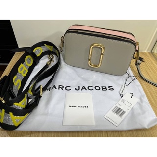 ส่งต่อ **Used** Marc Jacobs Snapshot สี dust multi / ครีมเข้ม สายโลโก้ MJ