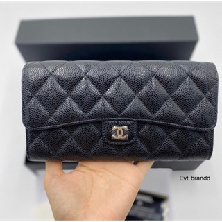 Used in good condition chanel sarah holo24