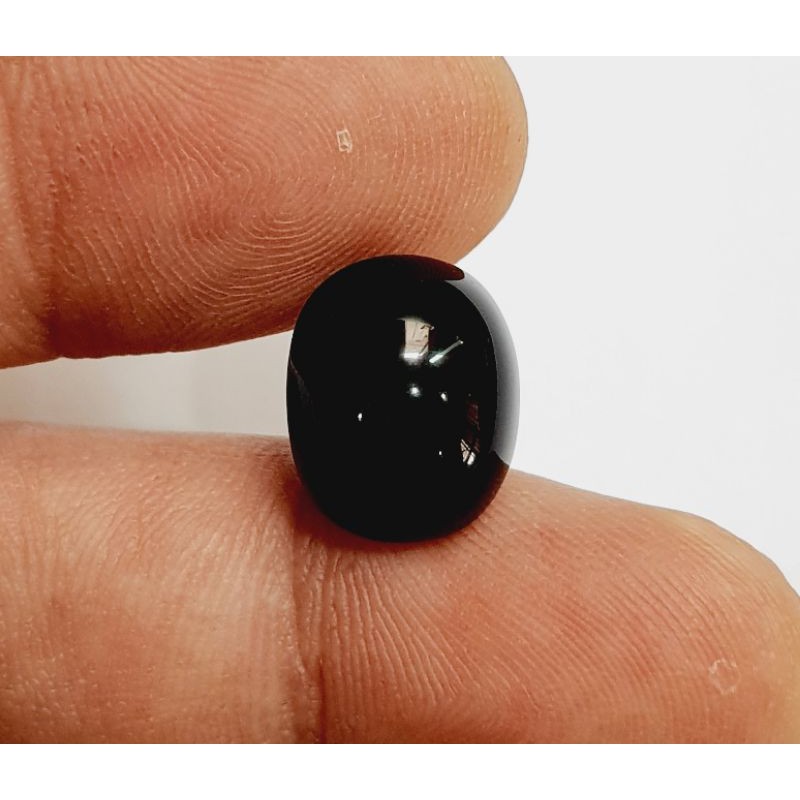 นิล 8.45 cts. ขนาด 10.5×12.8×6.7mm. อัญมณีที่ส่งเสริม ด้านการเงิน มีอำนาจ มั่นคง มีสง่าราศี ปกป้องคุ