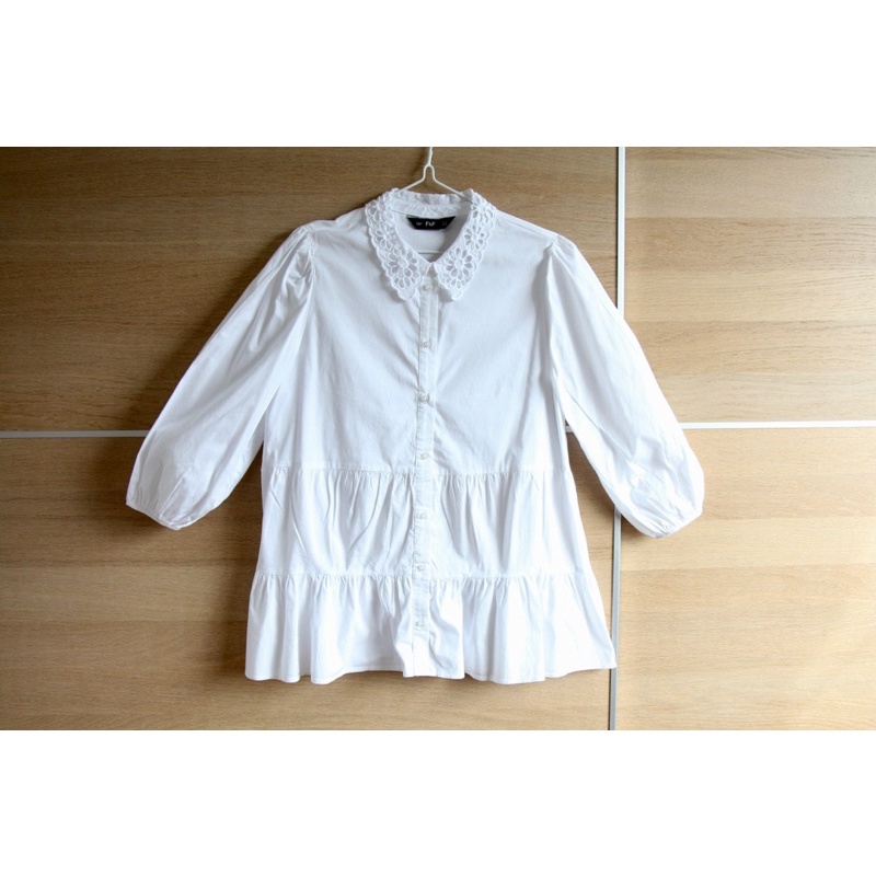 F&F made in Turkey ป้าย EUR 42 x cotton คอลายฉลุ สวยใหม่ขาวสะอาด ชายระบายคะ 1024(6)