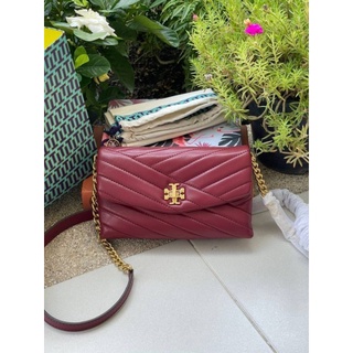 📮@2,430.-📍(ลดพิเศษ 7 %) 💯🛒Big Discount 2022🛒Tory Burch Kira Chevron Chain Wallet Bag