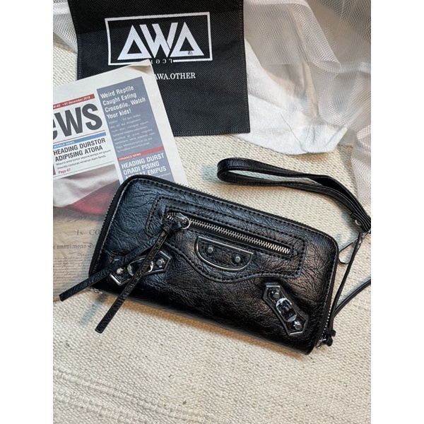 AWA กระเป๋าสตางค์ใบยาว ทรงบาลอง