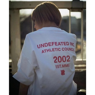 เสื้อยืดแขนสั้นลําลอง ทรงหลวม พิมพ์ลายตัวอักษร undefeated สําหรับผู้ชาย และผู้หญิง