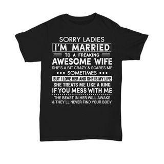 เสื้อยืดลําลอง พิมพ์ลาย Im Married To An Awesome Wife To Husband เข้ากับทุกการแต่งกาย สําหรับผู้ชาย 441140