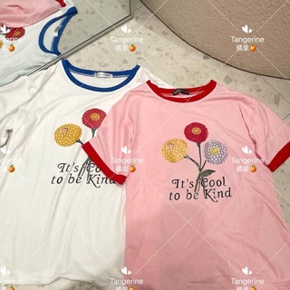 เสื้อยืดลายดอกไม้ แบบคุณชมพู่ It’s cool to be Kind