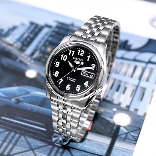 SEIKO 5 Automatic รุ่น SNK381K1 นาฬิกาข้อมือผู้ชายสายแสตนเลสสีเงิน หน้าปัดดำ- มั่นใจ ของแท้ 100% ประกันศูนย์ 1 ปี