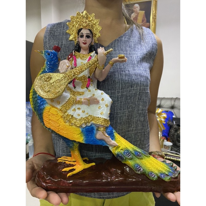 พระเเม่สุรัสวดี เทวีเเห่งโชคลาภสติปัญญา องค์ใหญ่