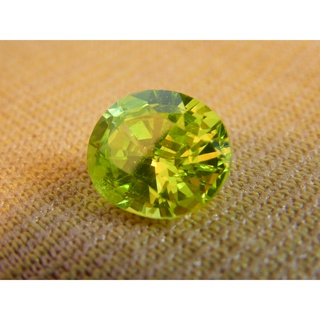 เพอริดอท ของพลอย เพชรรัสเซีย รูปไข่ 16 CARATS (1 เม็ด) Peridot Gemstone Oval Shape CUBIC ZIRCONIUM STEP CUTTING GEMSTONE