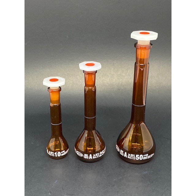 130.202 Amber Volumetric Flask ขวดแก้ว ขวดวัดปริมาตรสีชา  ขวดปรับปริมาตร 10ML 25ML 50ML 100ML  250ML