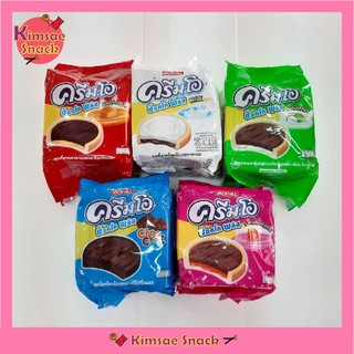 Cream-O Choco Plus ครีมโอ ช็อกโก พลัส คุกกี้ราดช็อกโกแลตผสมแยมรสต่างๆ ขนาด 13 กรัม บรรจุ 24 ซอง