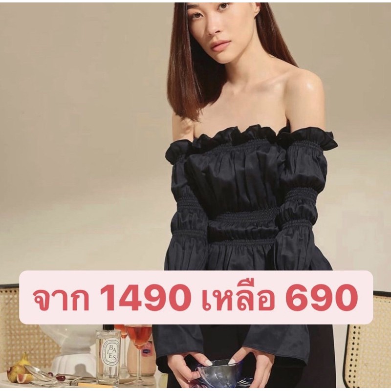 เสื้อปาดใหล่สีกรมท่า จากแบรนด์ Paing official