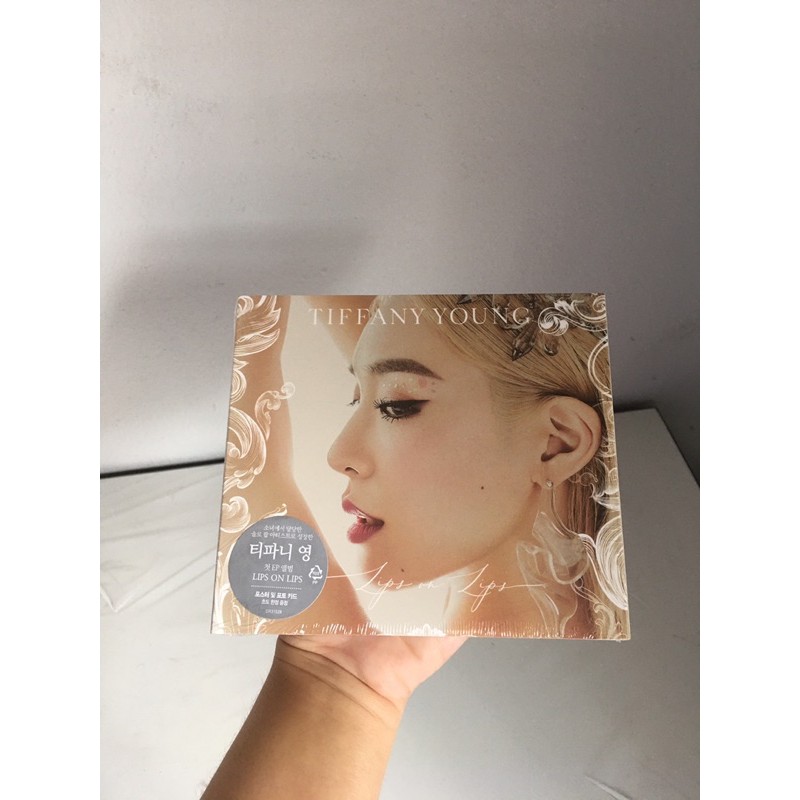 Tiffany Young  - LIPS ON LIPS / 1st EP [Korea Edition]