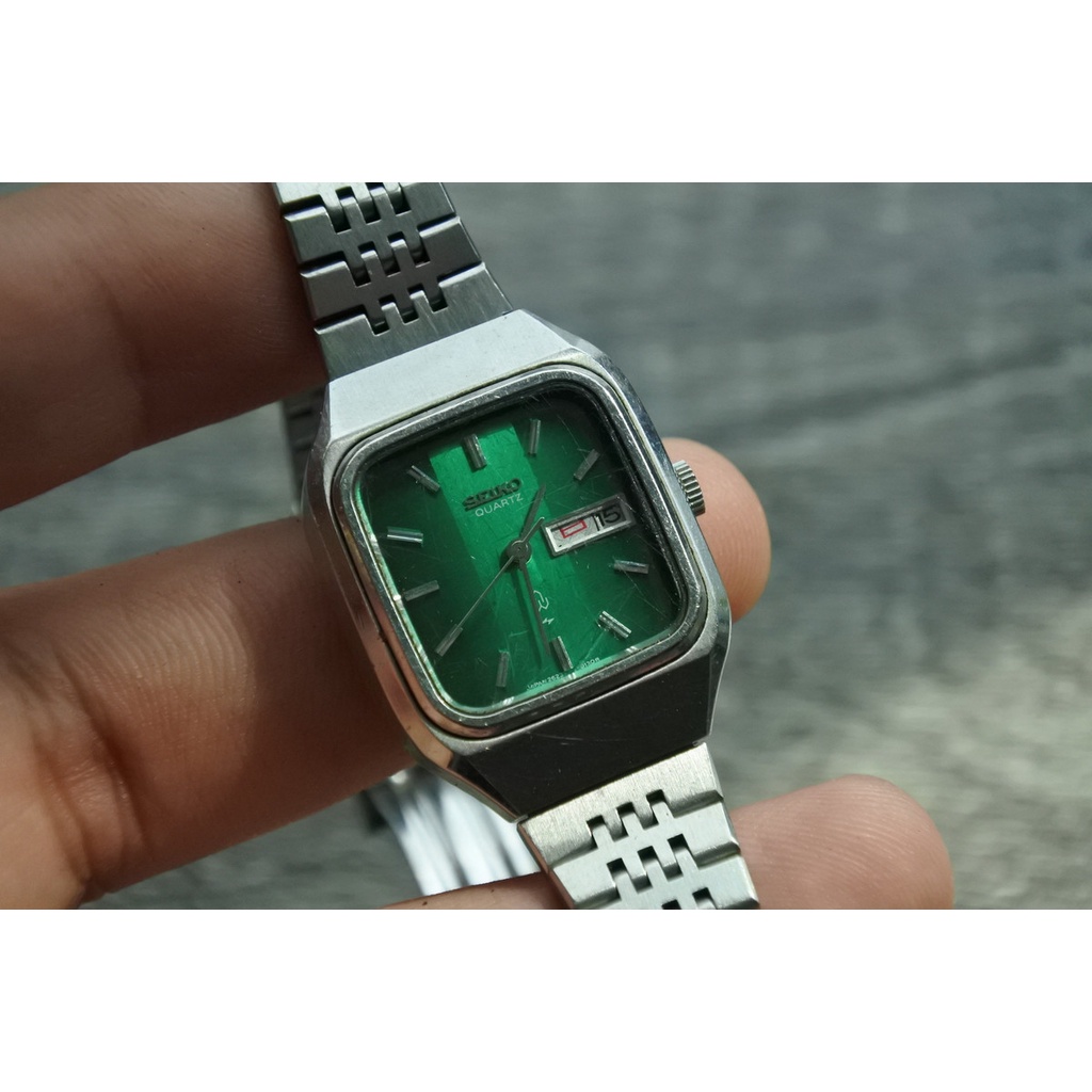 นาฬิกา Vintage มือสองญี่ปุ่น SEIKO2623 5010ระบบQuartz ผู้หญิง ทรงสี่เหลี่ยม กรอบเงิน หน้าปัดสีเขียว หน้าปัด 25mm