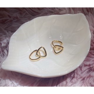 247-goodgift_station - Double triangle hoop earrings ต่างหูแบบเจาะ ทรงสามเหลี่ยมคล้องกันสองวง