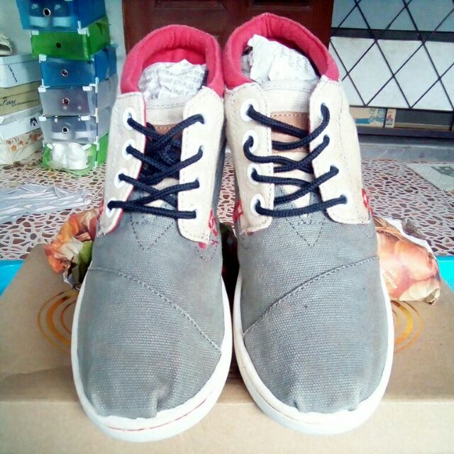 รองเท้าเด็ก แบรนด์ TOMS มือ2