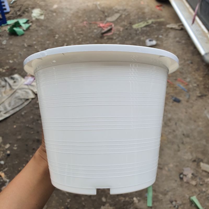 กระถางพลาสติก 8 นิ้ว สีขาว – Plastic Pot White