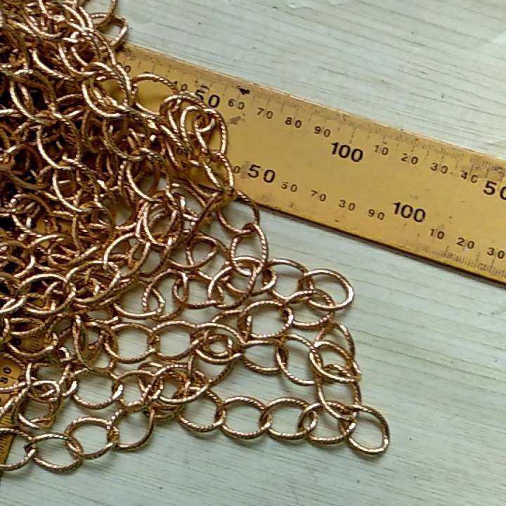 โซ่เหล็กกลมพร้อมโมติฟกว้าง 14 มม. สีทองอ่อน