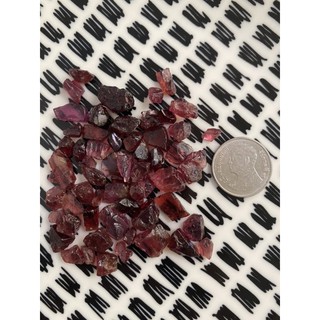 (A) พลอยดิบแท้ โรโดไลท์ การ์เน็ต(Rhodolite Garnet) พลอยธรรมชาติ 100% น้ำหนัก 124.00 กะรัต