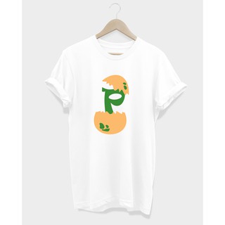 เสื้อยืดลายอักษรออกจากไข่ P