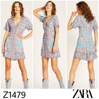 เดรสสั้น ZARA คอวี ผ้าคอตตอน เนื้อนิ่มพริ้วๆ พิมพ์ลายโบฮีเมียนโทนฟ้าส้ม แบบสาวแพทเทิร์น กระดุมหน้ายาวลงมา ชายกระโปรงบาน