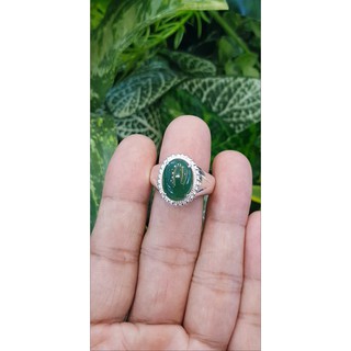 แหวนหยก 翡翠戒指 (Jadeite ring) 4.47 กะรัต (Cts.) ดิบ ไม่ผ่านการปรับปรุง (Type A) พม่า (Myanmar)