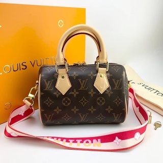 LOUIS VUITTON MEET THE NEW SPEEDY 20 IN ICONIC MONOGRAM กระเป๋าถือทรงหมอน พร้อมสายสะพายข้างครอสบอดี้ แบรนด์หลุยส์วิตตอง