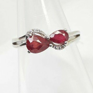 แหวน ทับทิม Ruby พลอยแท้ ล้อม CZ เก๋ๆ ตัวเรือนเงิน 925 ชุบทองคำขาว ขนาด 58