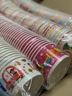 ถ้วยไอศกรีม 390 cc. มีแบบลายน่ารักและสีขาว ถ้วยกระดาษ 390 cc. รายการขายแยกถ้วยไม่รวมฝา (50ใบ/แพค)