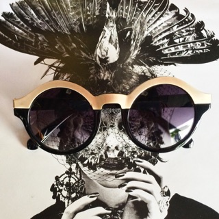 Kiss Sunglasses Metal Top Frame Round Keyhole กรอบดำเฟรมบนสีทอง