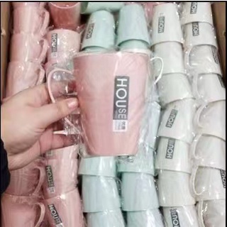 (MNL84) plastic tumbler แก้วน้ำ กินน้ำ พลาสติก มีหูจับ พกพา 300ml. แปรงฟัน น้ำดื่ม สีพาสเทล