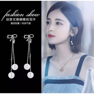 ต่างหูสตั๊ดโบว์สดขนาดเล็กเรียบง่ายแสดงต่างหูมุกบางหน้า