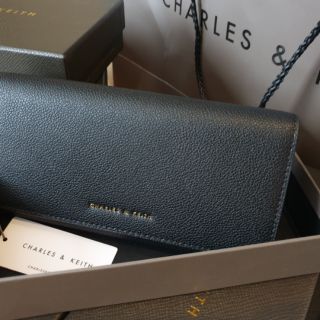 Charles&amp;keith แท้ 100% กระเป๋าสตางค์ใบยาวสีดำ
