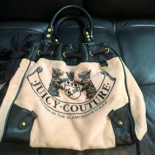 กระเป๋าjuicy couture สีชมพู สะพายข้าง มือสอง ของแท้ ตำหนิตามรูปเลยคะ