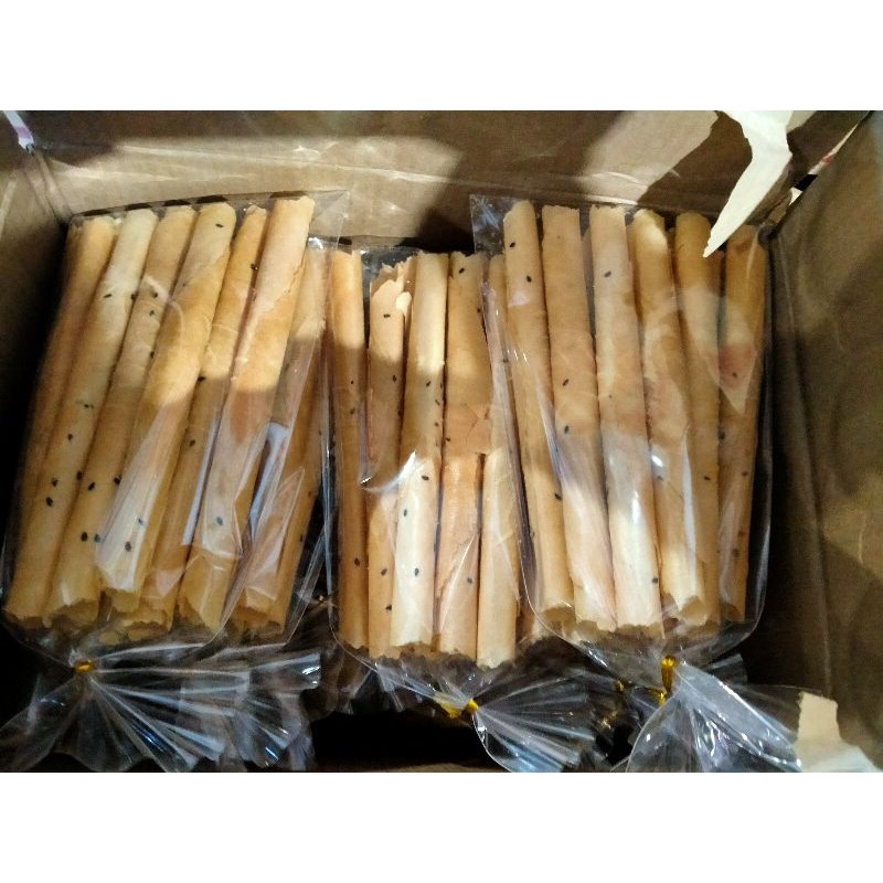 ขนมทองม้วน โบราณงาดำ 1เเพ็ค30บ.**พิเศษ 5เเพ็ค130บ.**/**ซื้อครบ15ห่อเล็ก125บ**