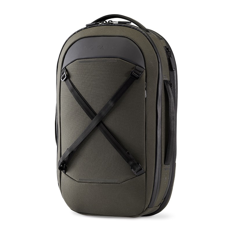 NOMATIC Navigator Backpack กระเป๋าเป้ทรงมินิมอลสำหรับใช้งานประจำวันหรือเดินทางทริปสั้นๆ (15L)