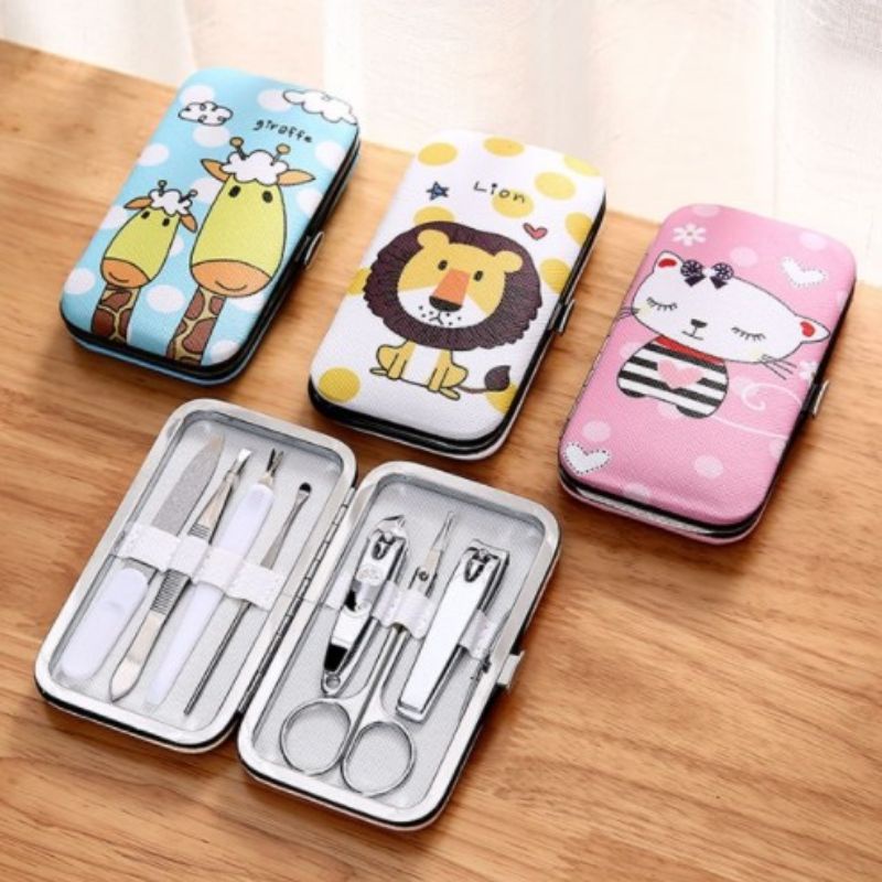 (B11) พร้อมส่ง ชุดกรรไกรตัดเล็บ กรรไกรตัดเล็บ เช็ต7ชิ้น ตัดเล็บ ตัดขนจมูก พร้อมกล่องเก็บสุดน่ารัก สวยต้องจัด