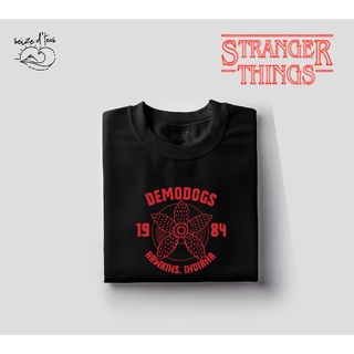 SDT ยึด D Tees สิ่งแปลกปลอม Demodogs ฮอว์กินส์ 1984 เสื้อยืด Unisex ที่กําหนดเองสําหรับผู้หญิง cdW