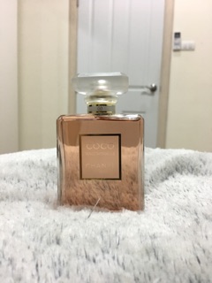 CHANEL COCO MADEMOISELLE EDP 100  CHANEL ·Coco น้ําหอม COCO MADEMOISELLE ใจความสําคัญของผู้หญิงที่โดดเด่นและรักในอิสระ