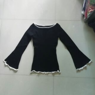 [มือ1โล๊ะตู้] เสื้อไหมพรม แขนยาว
สีดำ