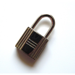 จี้แม่กุญแจขนาดจิ๋ว Hermes Mini Cadenas Padlock KELLY Caleche